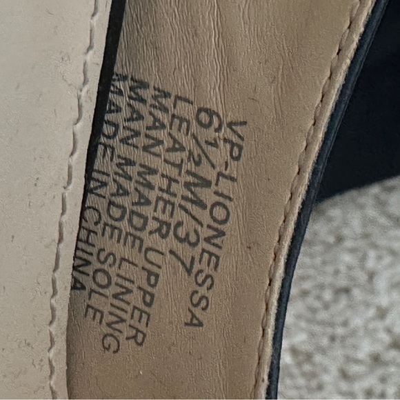 Leather classic heels - Picture 14 of 14